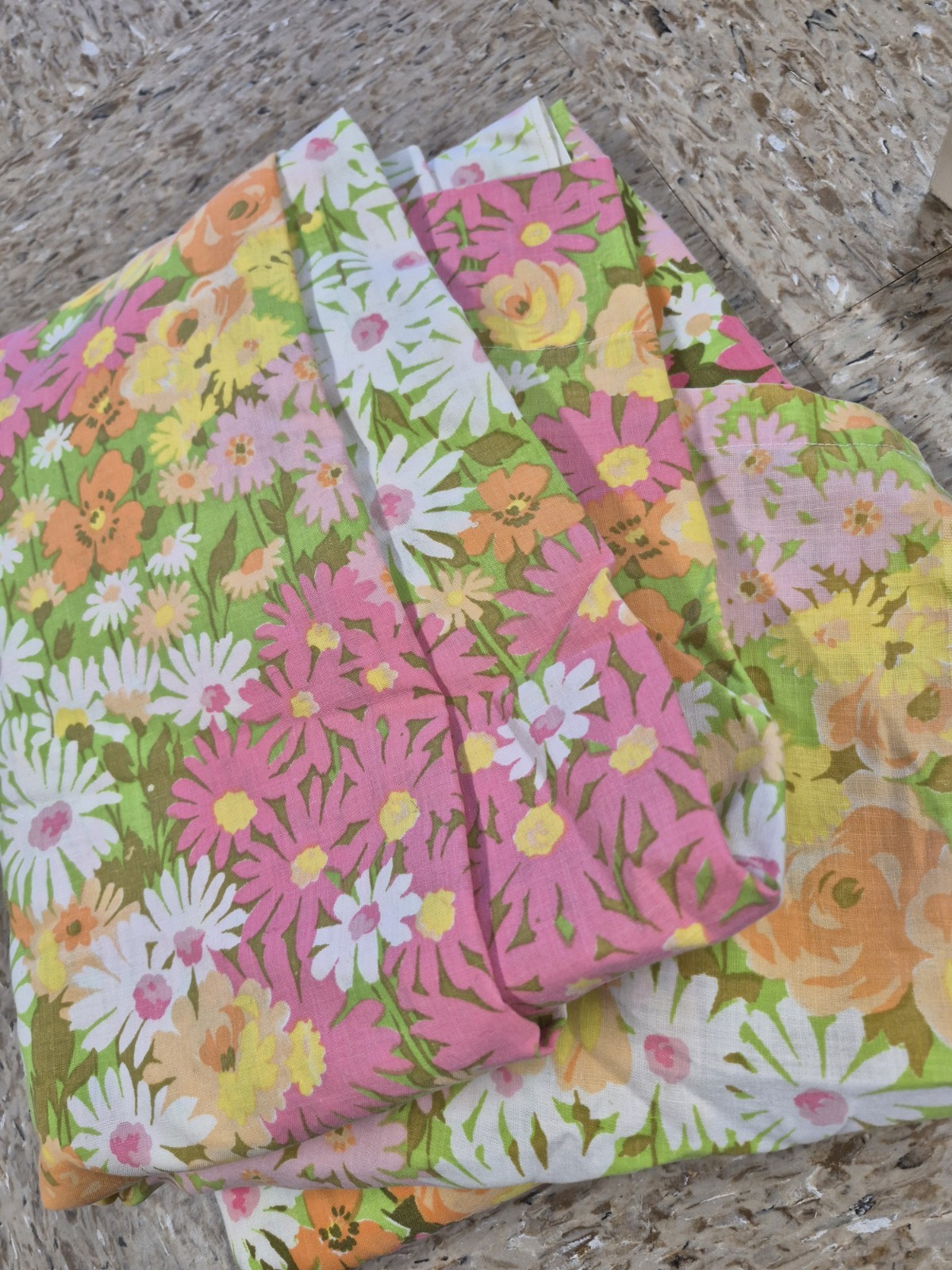 Bulk lot of Vintage Linens Bed Sheets Pillowcases Towels MCM Grandmas Closet