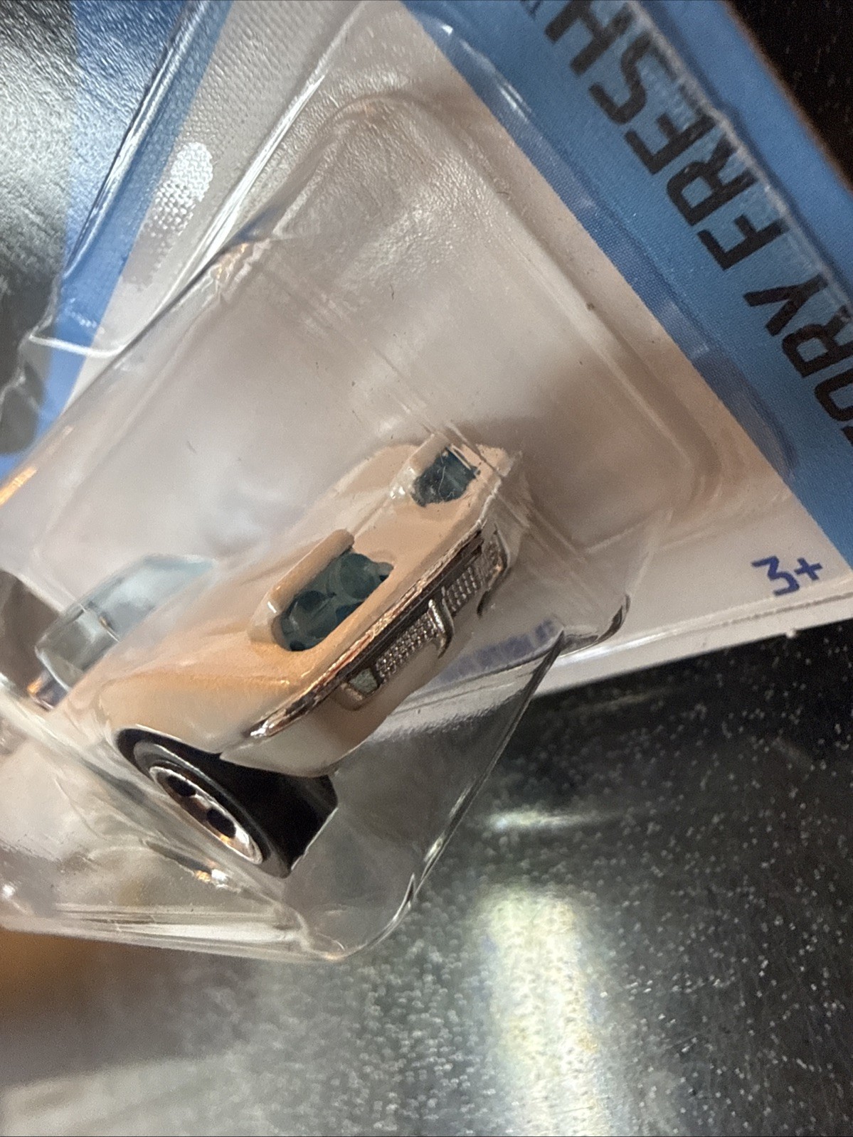 Hot Wheels ’72 Stingray Convertible Factory Fresh #5/10 White Diecast 1:64 Scale