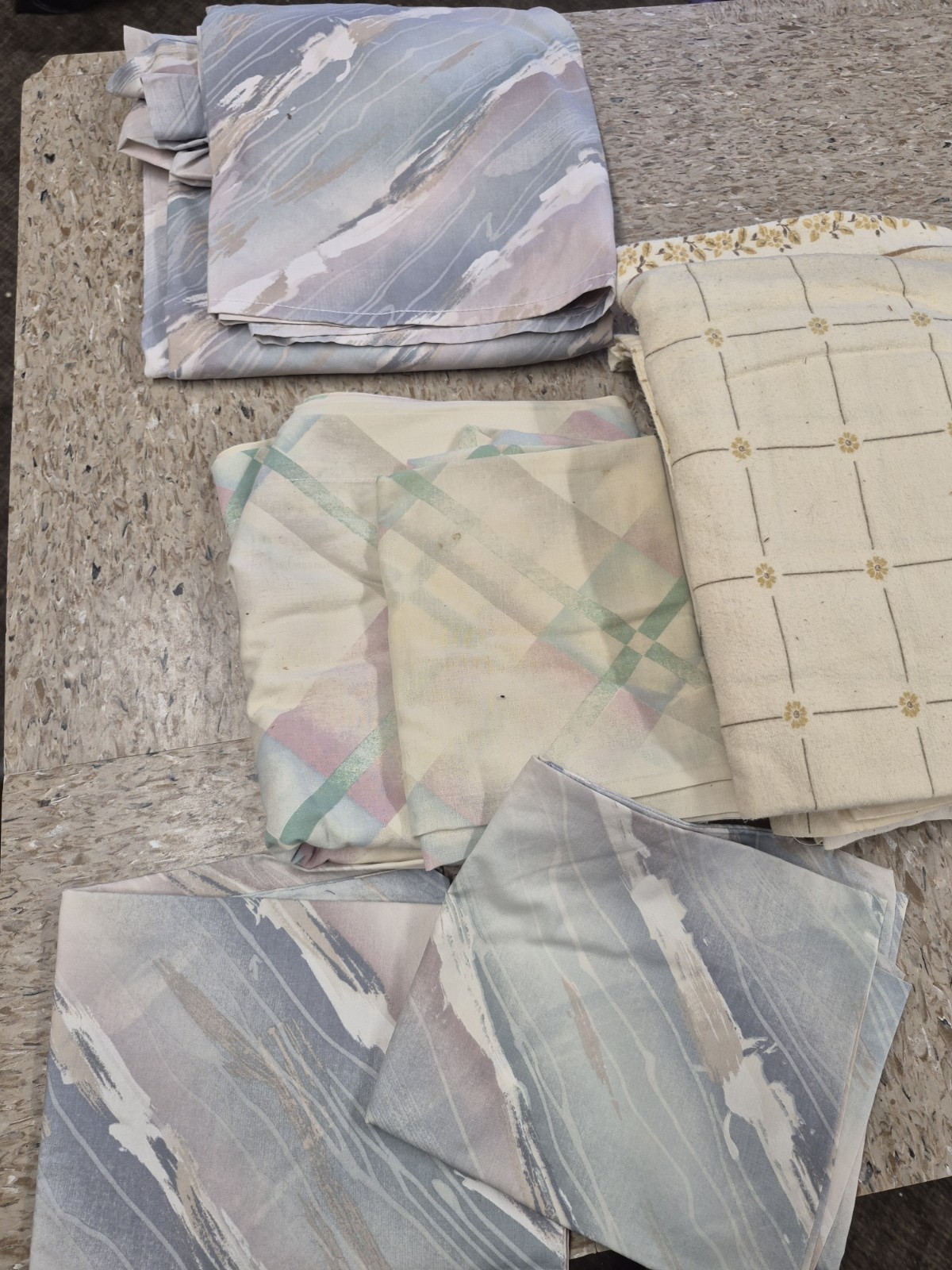 Bulk lot of Vintage Linens Bed Sheets Pillowcases Towels MCM Grandmas Closet