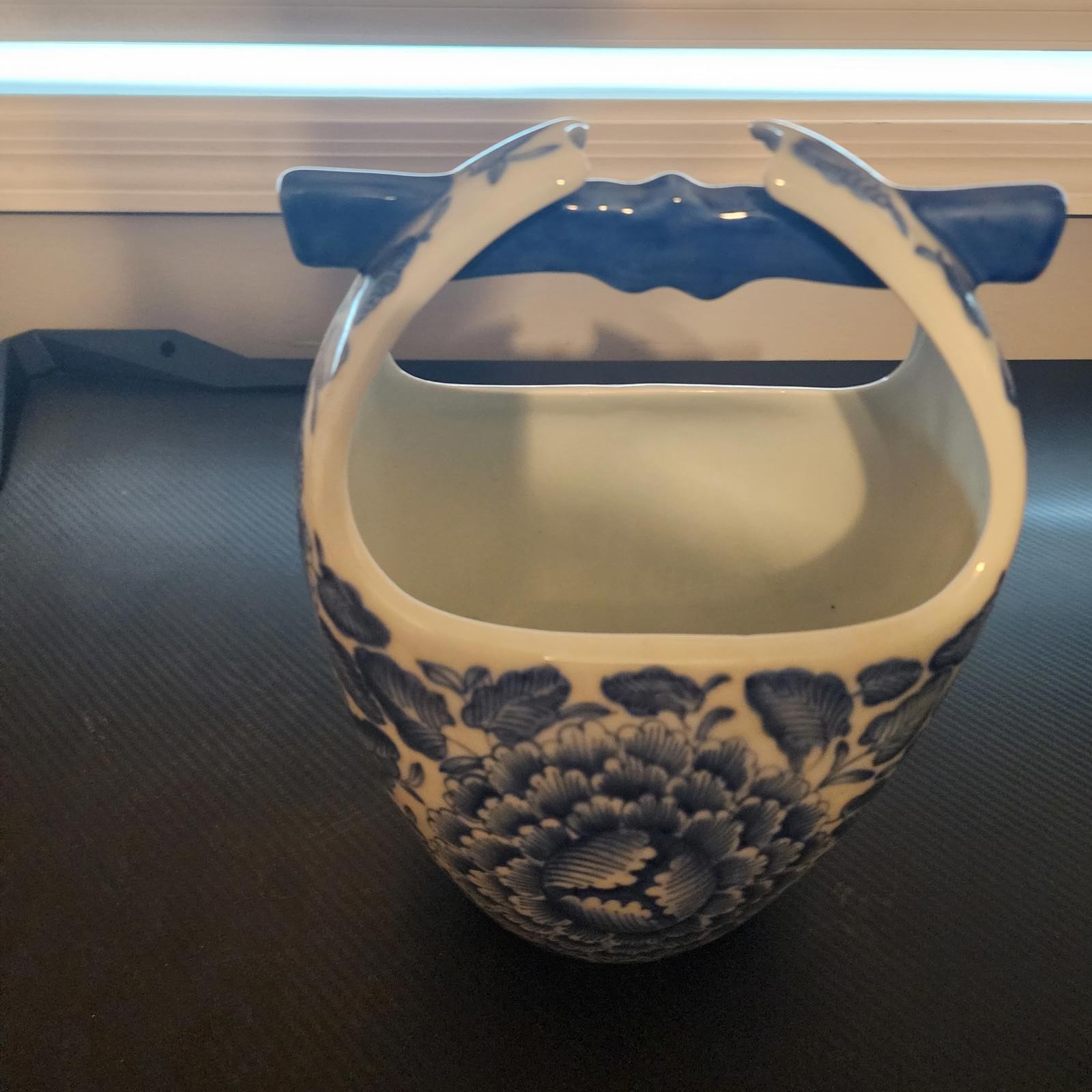 Vintage Blue & White Chinoiserie Well Bucket Vase w/ Handle Floral Porcelain 11”