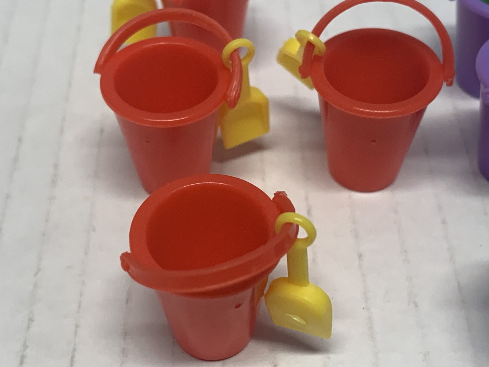 WORLDS SMALLEST MICRO TOY BOX SERIES 1,BUCKET W/SHOVEL X7. 4 RED & 3 PURPLE NICE