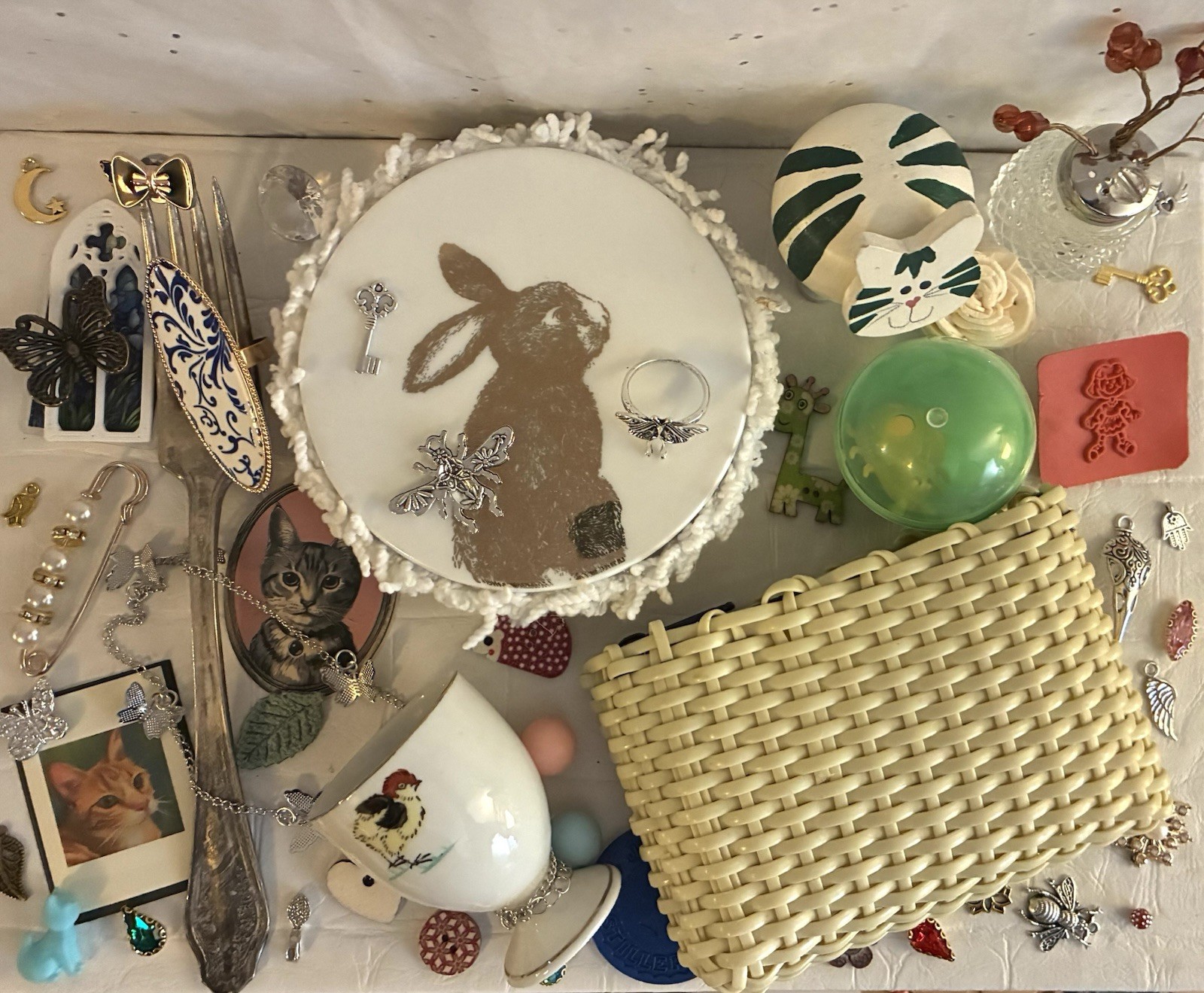 Vtg Plastic Woven Coin Purse Rabbit Trinket Dish Jewelry Junk Drawer Art Lot