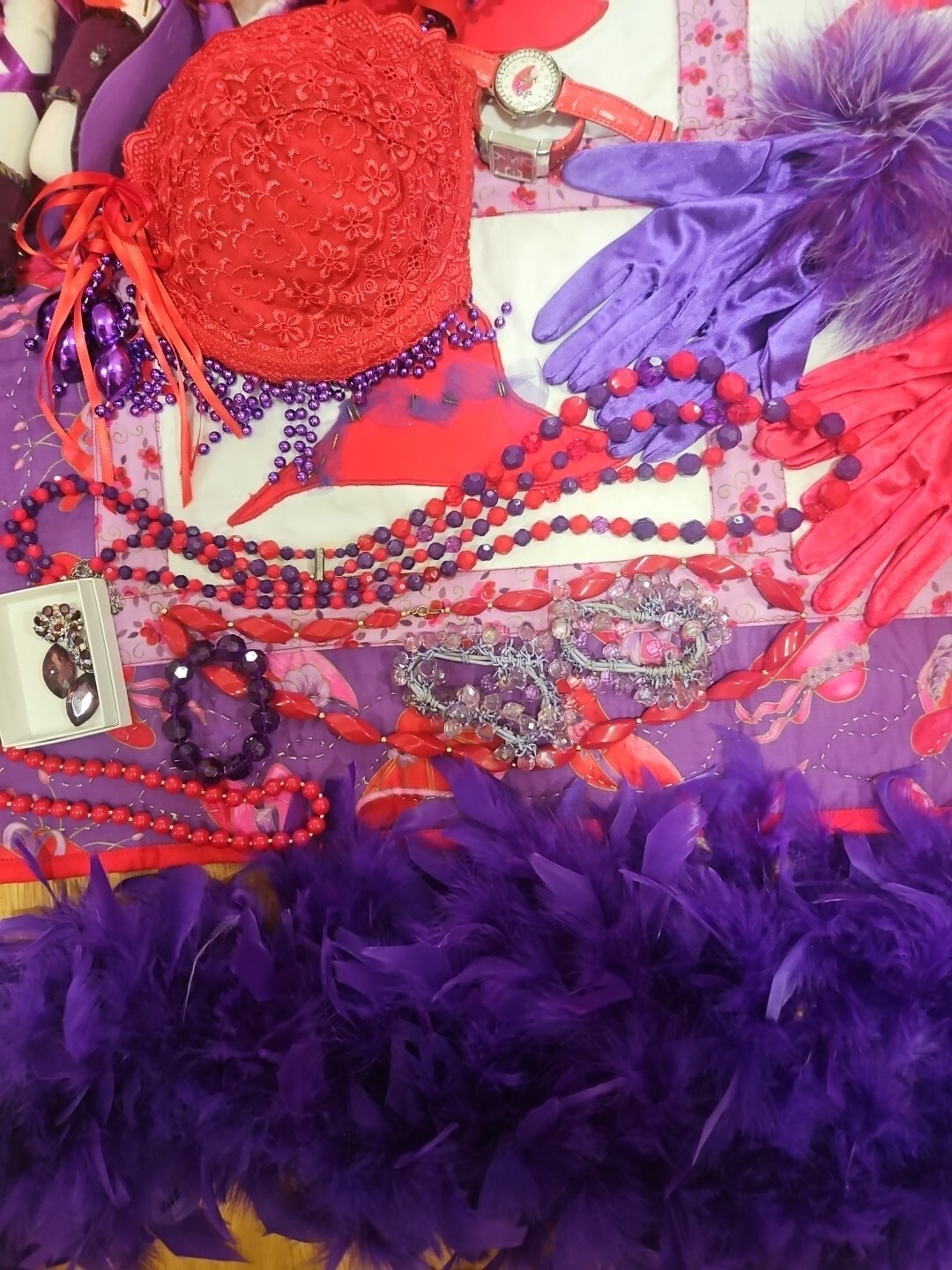 Huge Lot Red Hat Society Jewellry Pins Ornaments Feather Boas Handbags Doll
