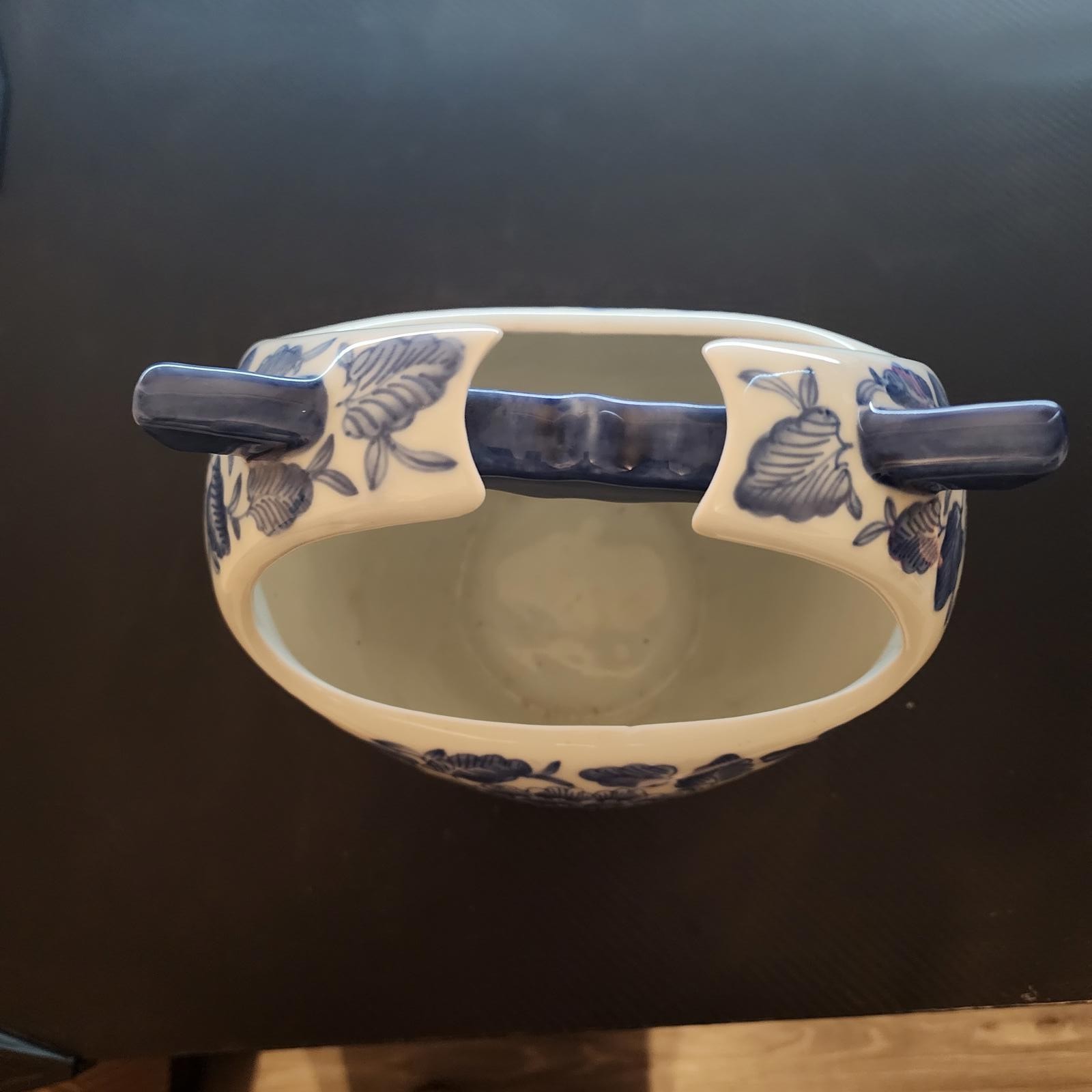 Vintage Blue & White Chinoiserie Well Bucket Vase w/ Handle Floral Porcelain 11”