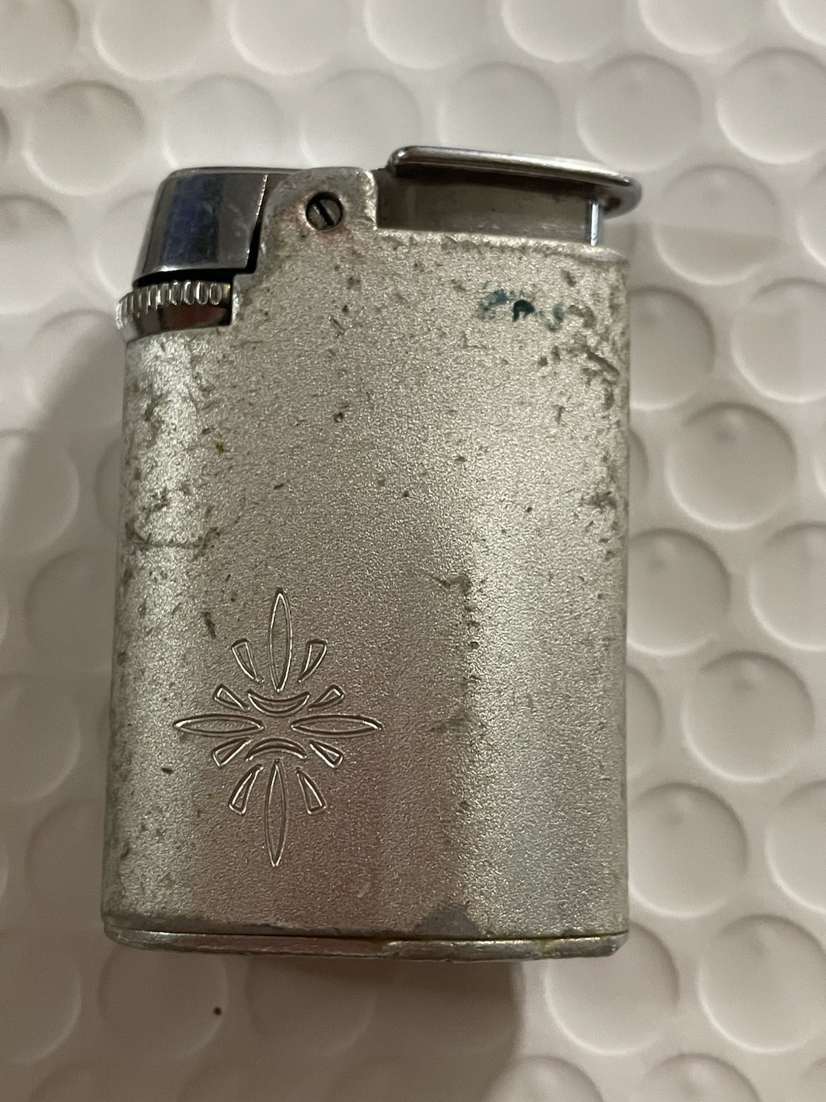ZIPPO LIGHTERs VINTAGE ITEMS Collection