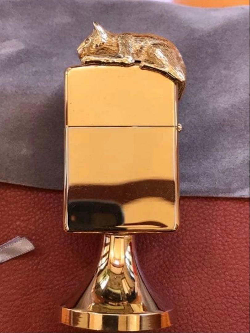 Zippo Handy Light Sculpture Series “Golden Cat” Made in 1990 Good condition