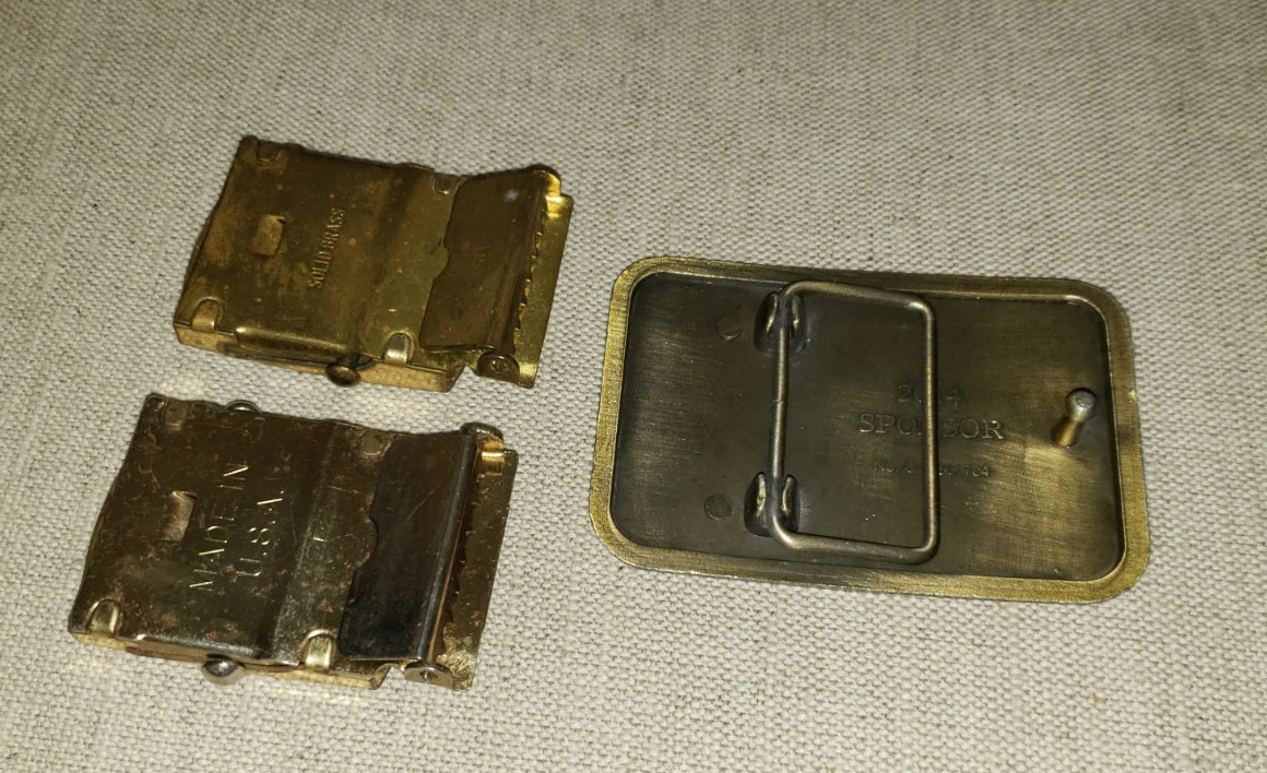 VTG CIGAR BOX FINDS MILITARY JEWELRY BUCKLES RANDOM OLD STUFF SEE DESCRIPTION