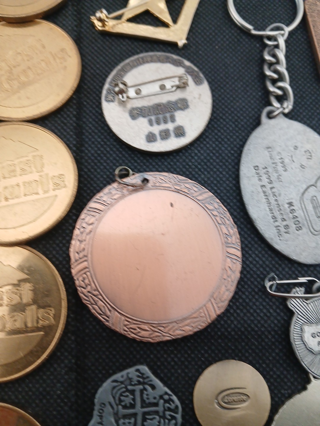 LOT OF GRANDPA’S vintage Souvenir coins pins Keychains collection
