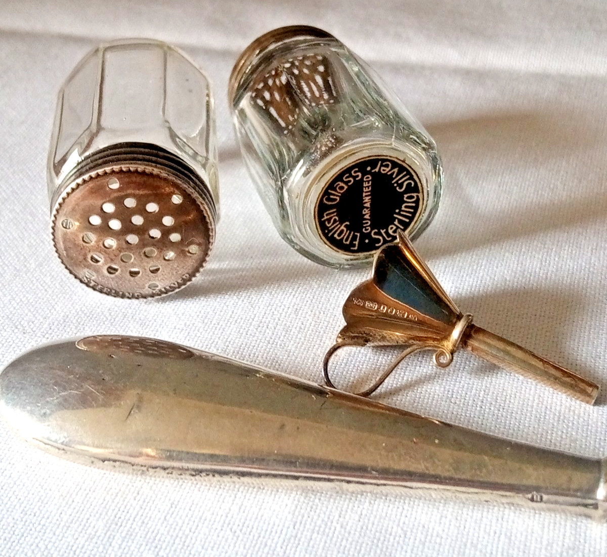 Job lot small vintage silver items