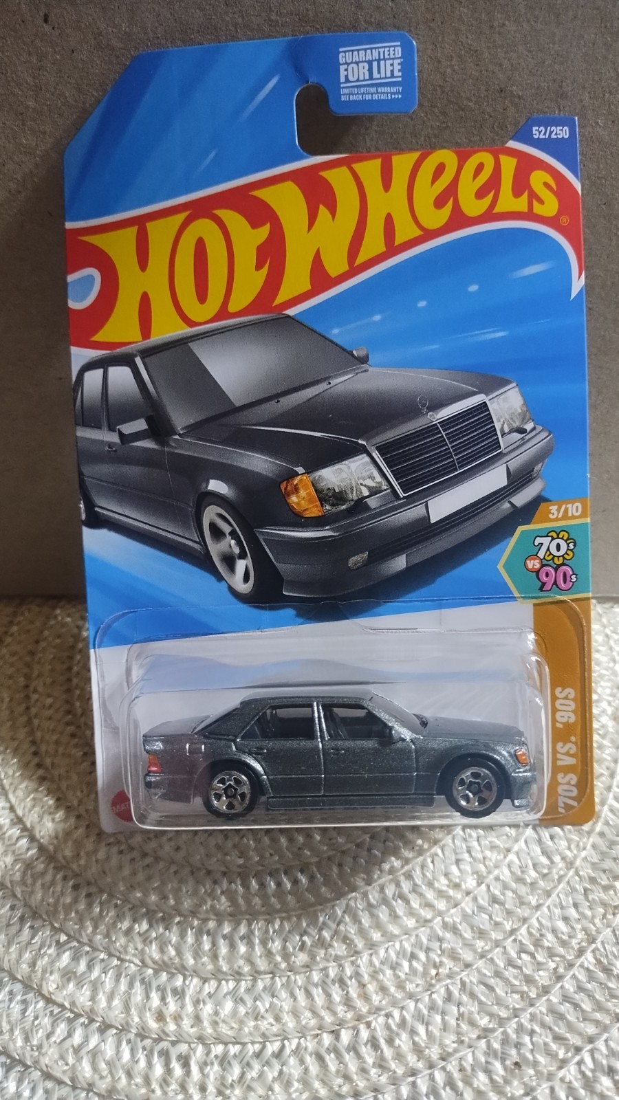 HOT WHEELS MERCEDES-BENZ 500 E GRAY DIECAST 1:64 SCALE ’70S VS. ’90S SERIES NEW