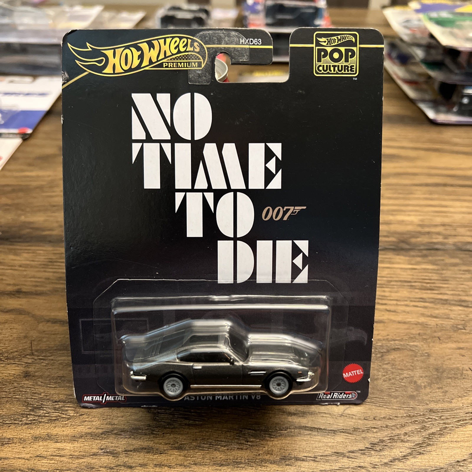 HOT WHEELS PREMIUM 007 ASTON MARTIN V8 METAL/METAL REAL RIDERS NO TIME TO DIE