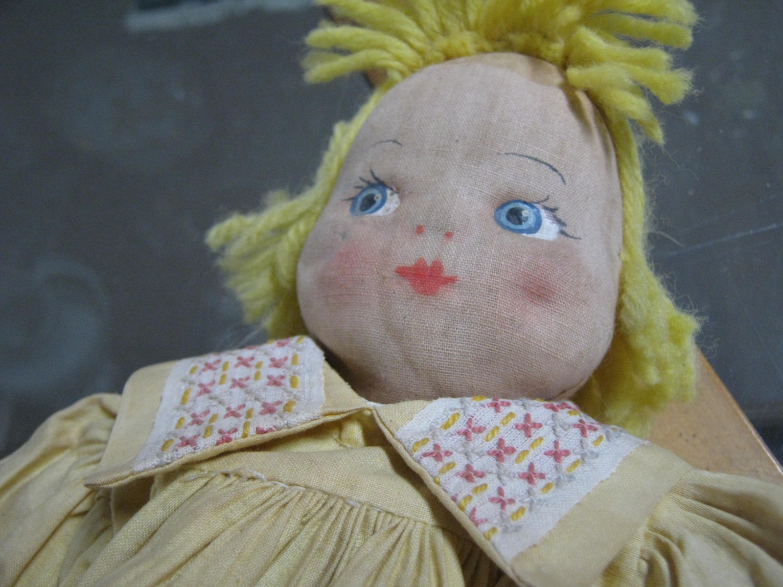 Lot of 3 Vintage PLUSH Cloth DUTCH Dolls Mom + 2 Children ICE SKATING MOLLY-ES