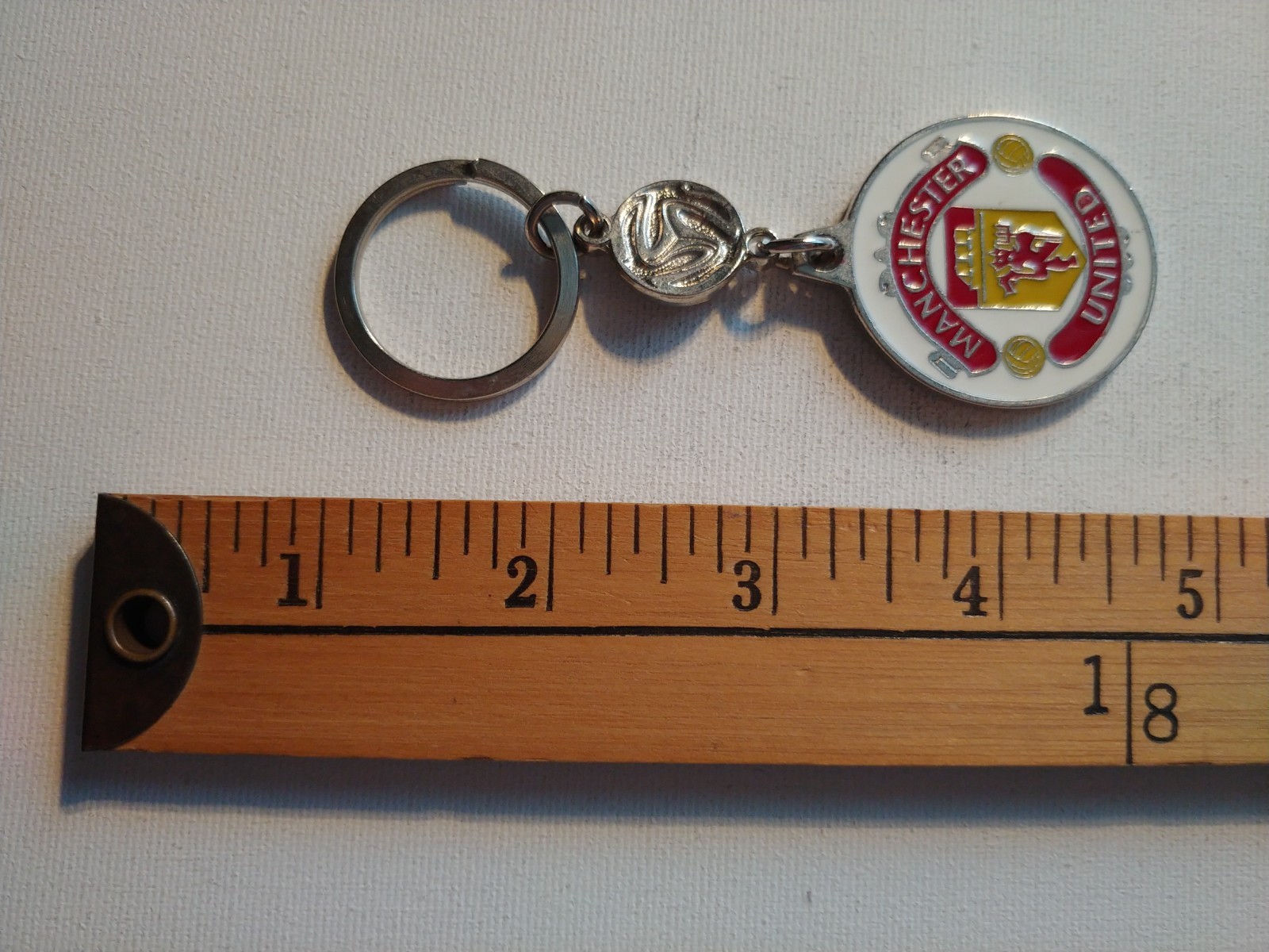 * RARE MANCHESTER UNITED ENGLAND SOCCER FUTBOL FIFA KEYCHAIN RING *