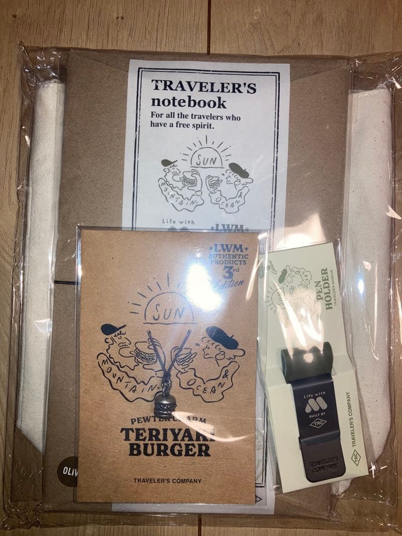 TRAVELER’S notebook set Regular size (olive)