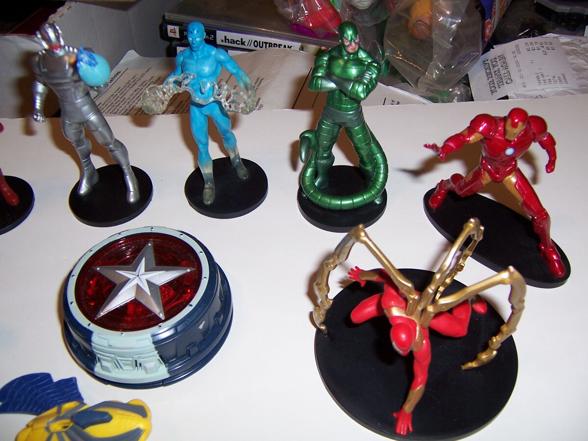 Lot Marvel Small Figures Captain America Iron Man Ultron SpiderMan Black Panther