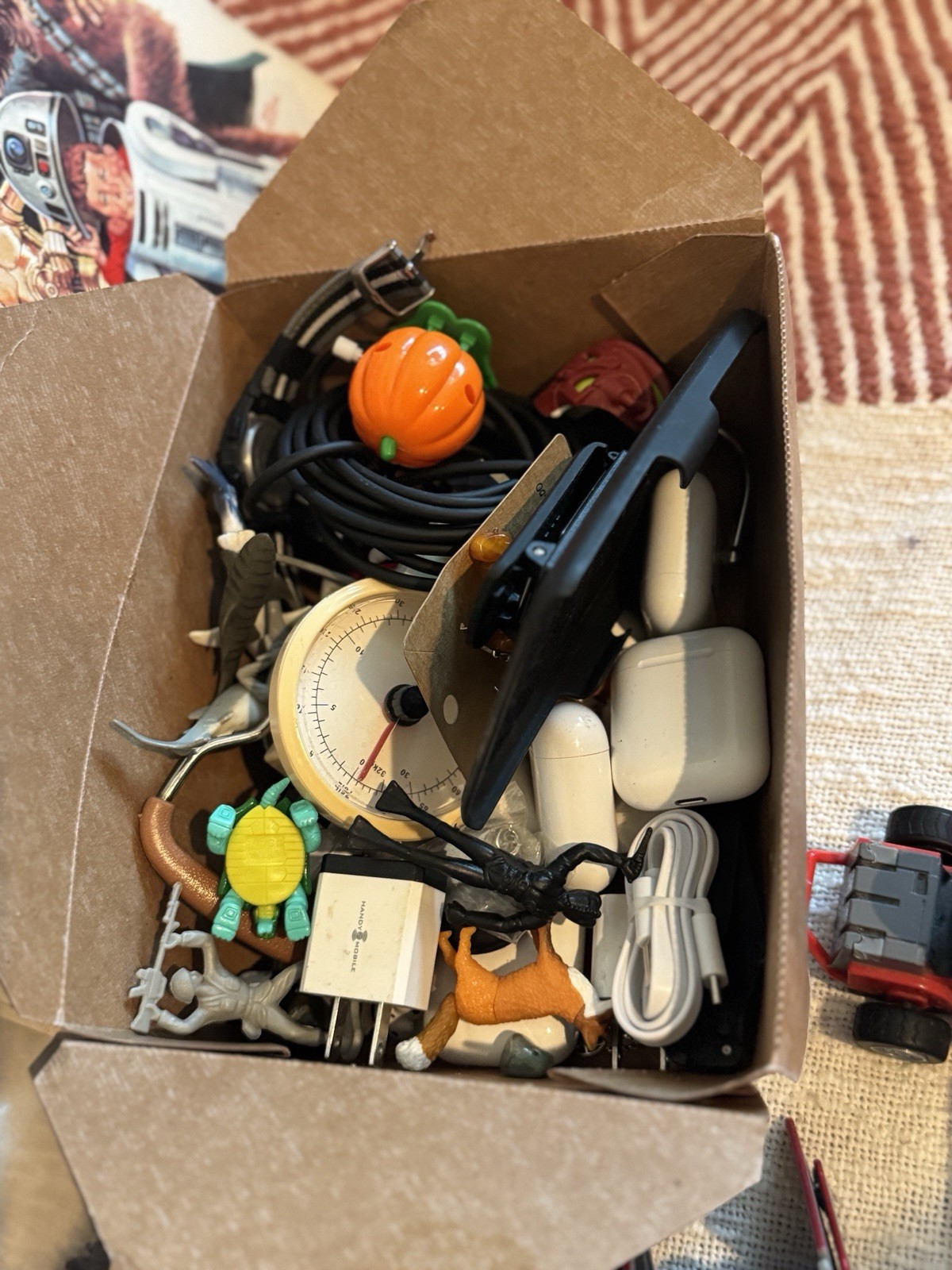 Vintage curiosity lot – Madagazines Sar Wars, Pokemon cards, polaroid, ephemeral