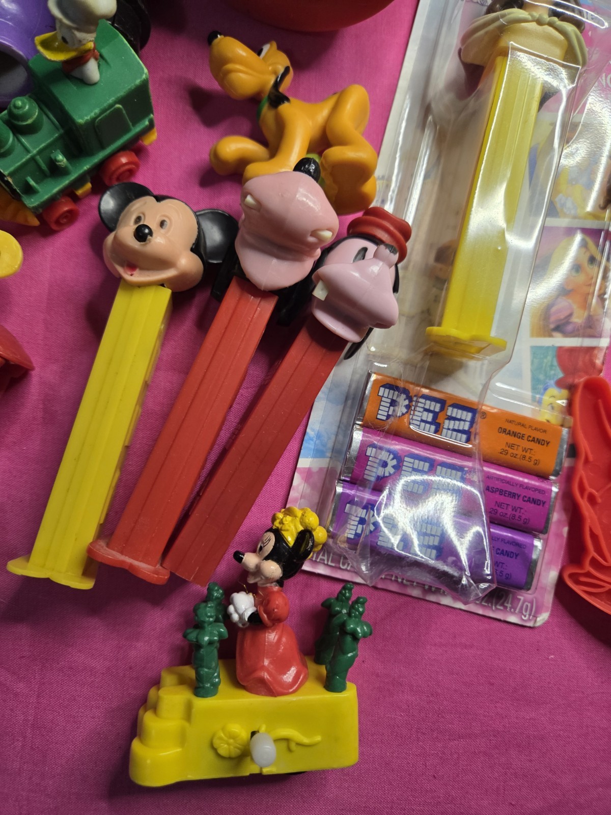 Junk Drawer Mixed Lot vtg toys DISNEY: pez Colorforms Wind UP Thermos