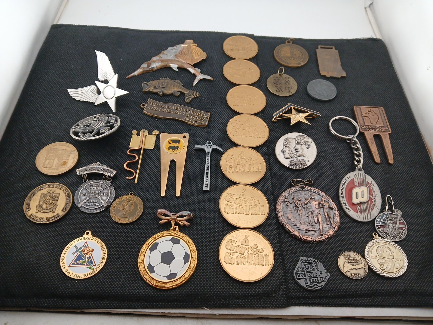 LOT OF GRANDPA’S vintage Souvenir coins pins Keychains collection
