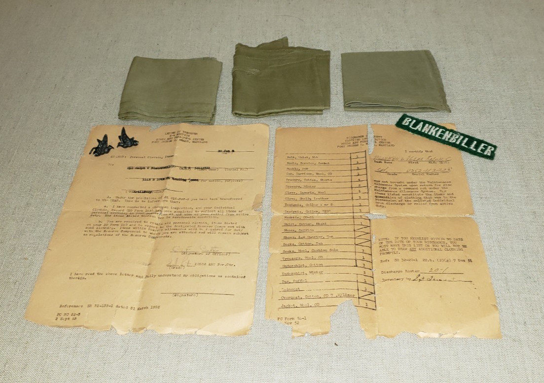 VTG CIGAR BOX FINDS MILITARY JEWELRY BUCKLES RANDOM OLD STUFF SEE DESCRIPTION