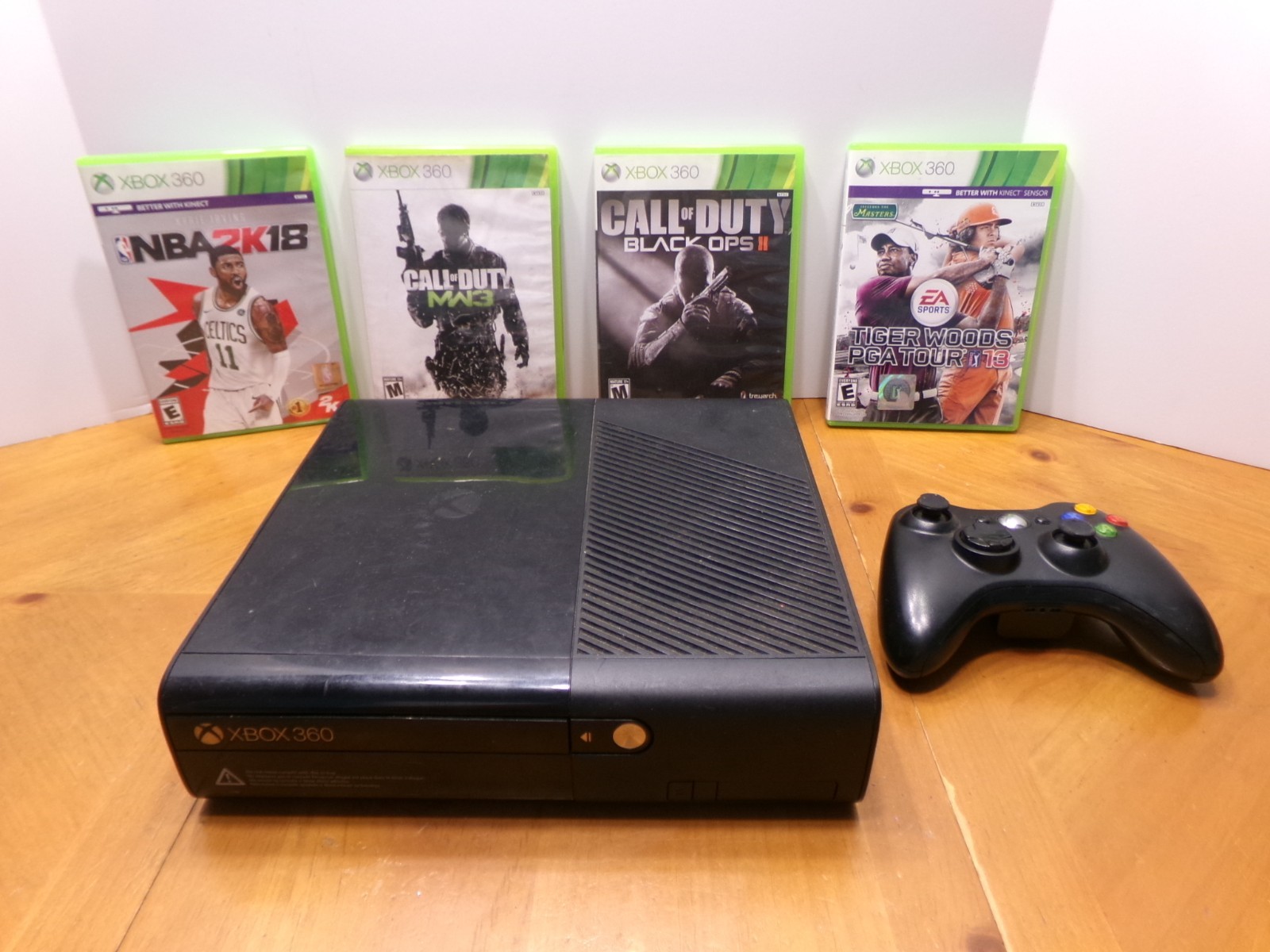 XBOX 360 BLACK VERSION + CONTROLLER & 4 COOL GAMES NONE TESTED GREAT FOR PARTS