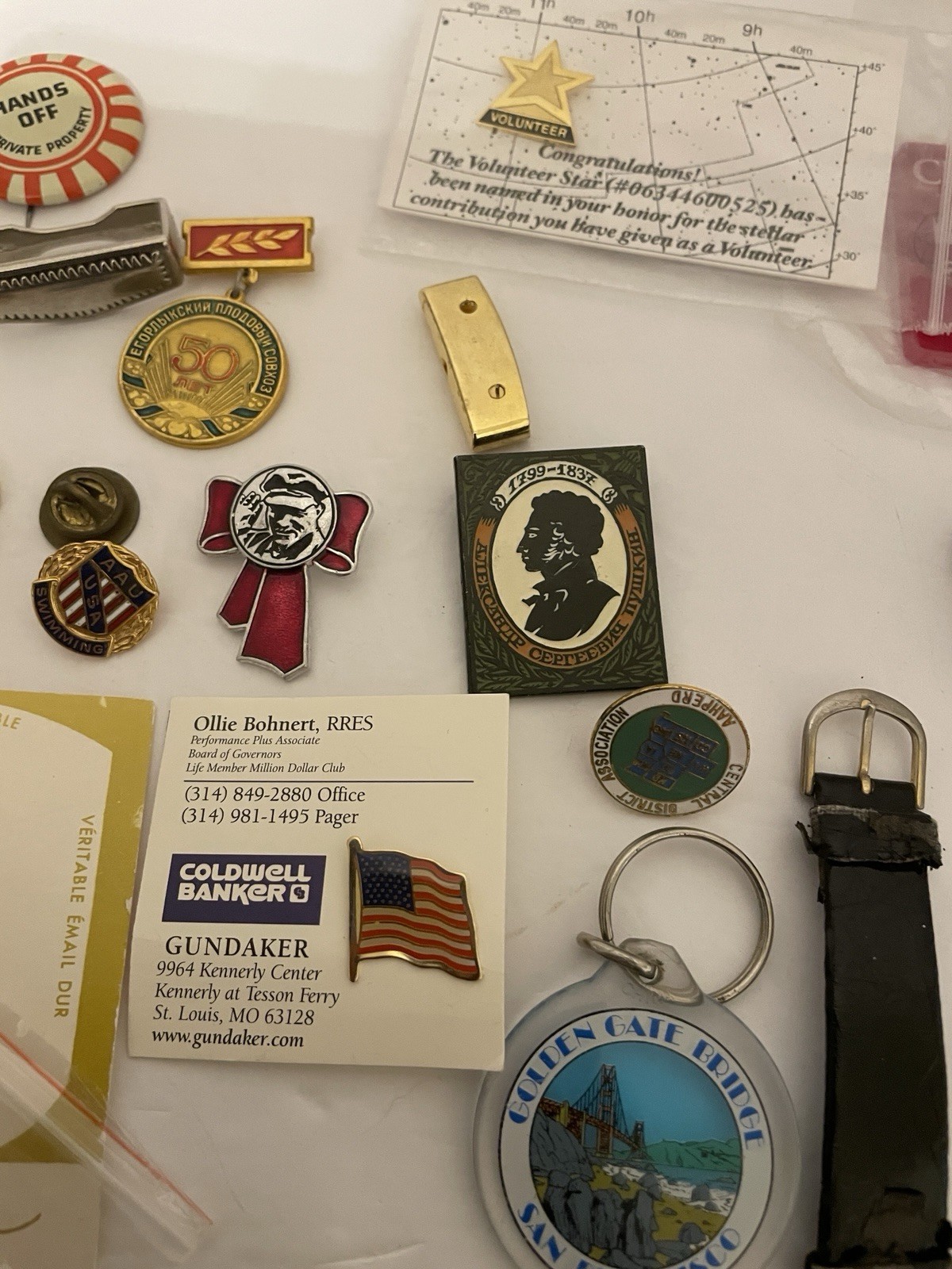 JUNK DRAWER LOT VINTAGE TO MODERN COINS UNTESTED WATCHES PINS KEYS JEWELRY +MORE