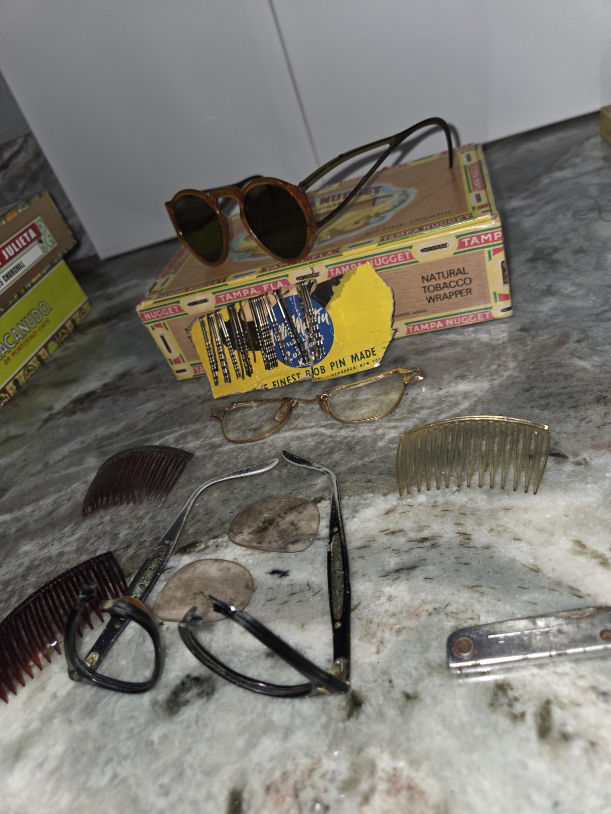 Tampa Nugget Cigar Box Lot w/ Trim Trio Tool, Combs, Eyeglasses, Sunglasses