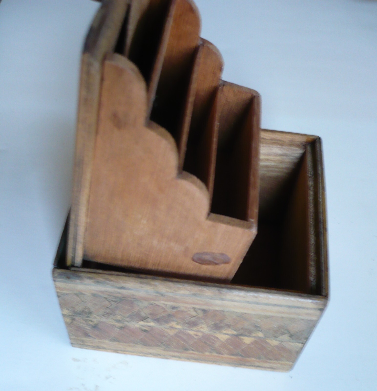 SMALL HAND CRAFTED INLAID WOOD BOX, FOLK ART, WOOD WOODEN CURIO BOX PRIMITIVE