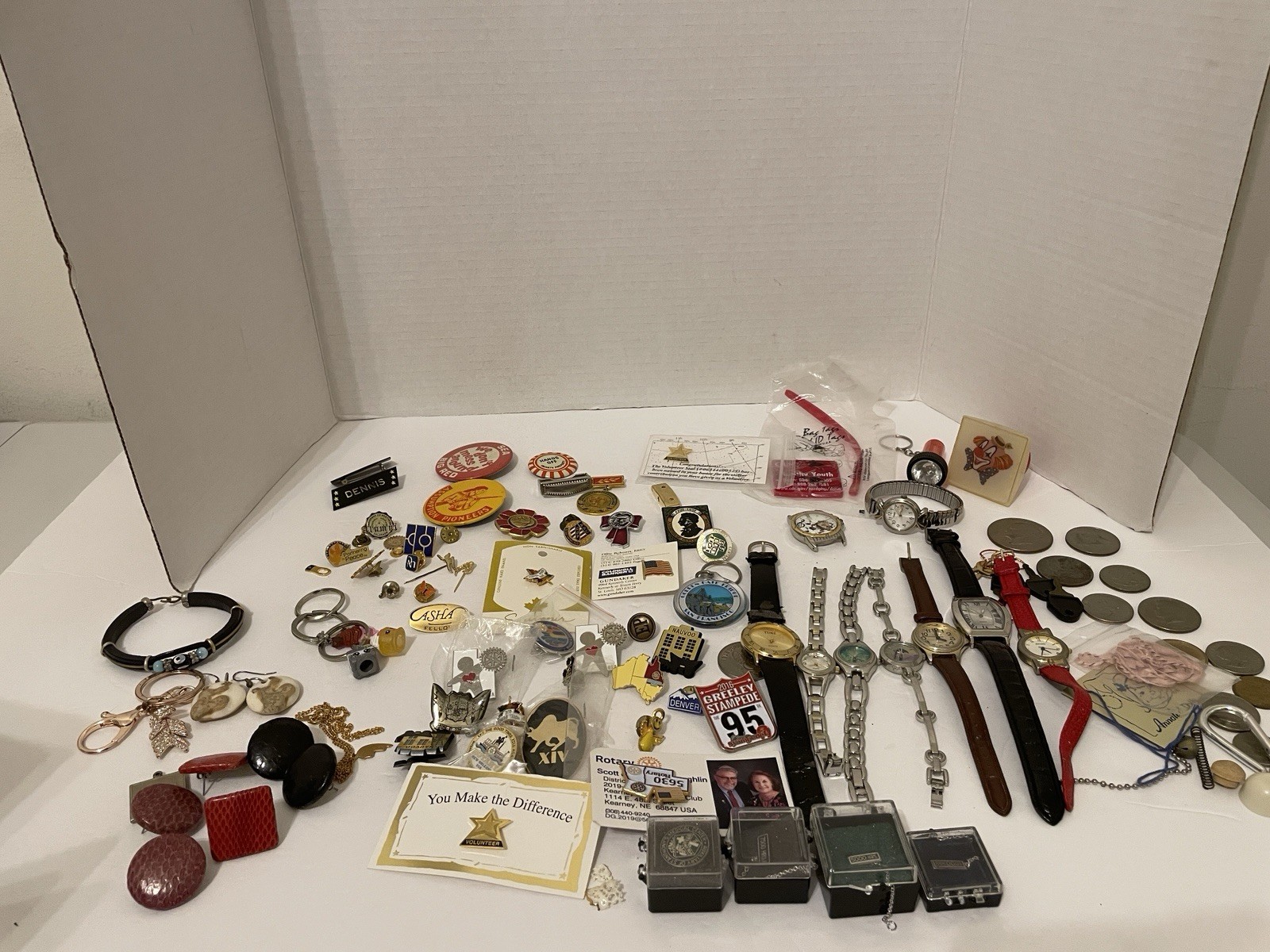 JUNK DRAWER LOT VINTAGE TO MODERN COINS UNTESTED WATCHES PINS KEYS JEWELRY +MORE