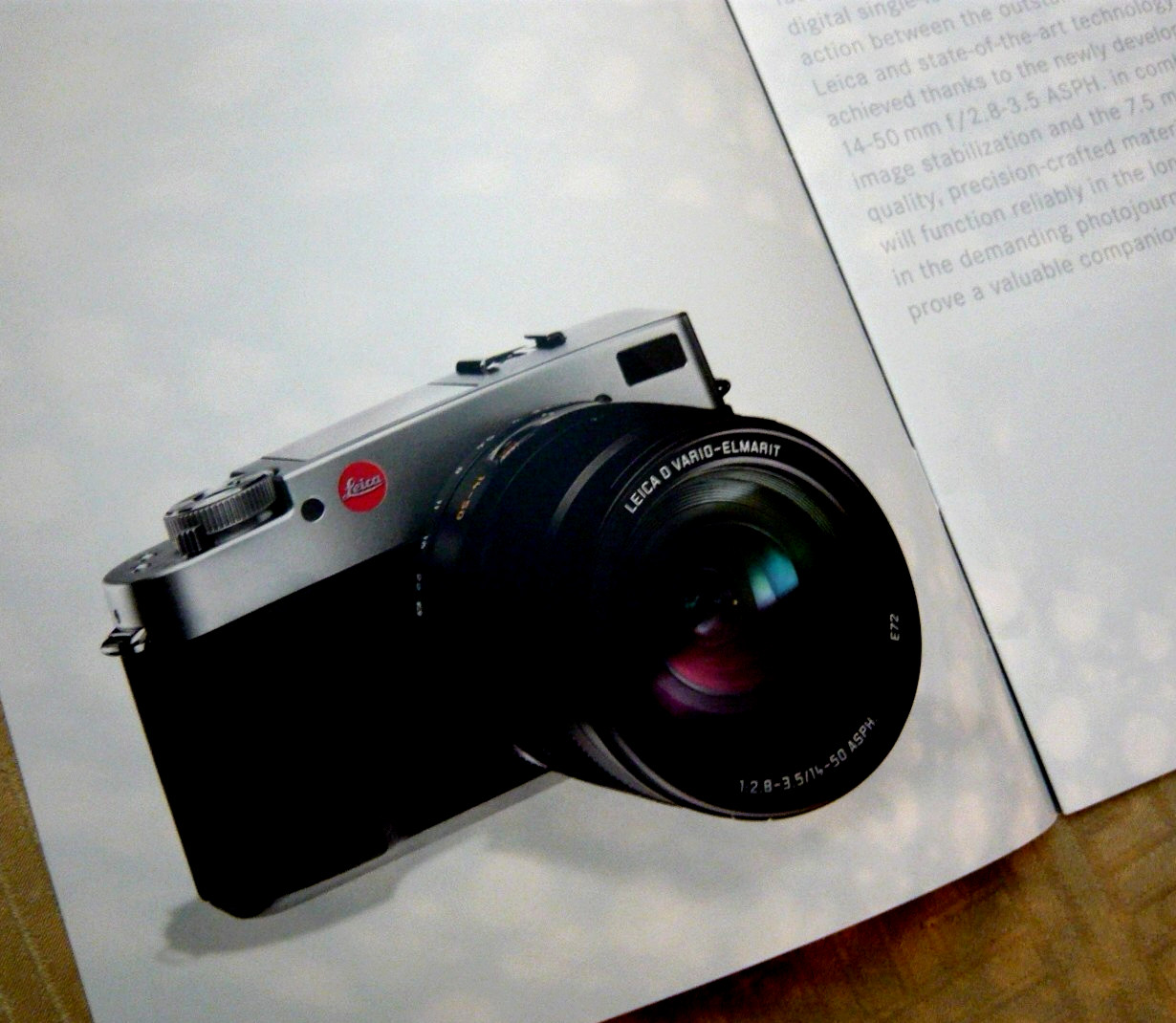 Leica D System , 16 page genuine publication, english. Superb!