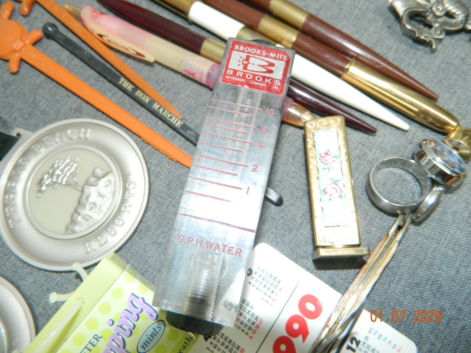 VTG JUNK DRAWER LOT PENS COINS KEYS KNIVES SUNGLASSES BOLO CLASP RING WATCH ECT