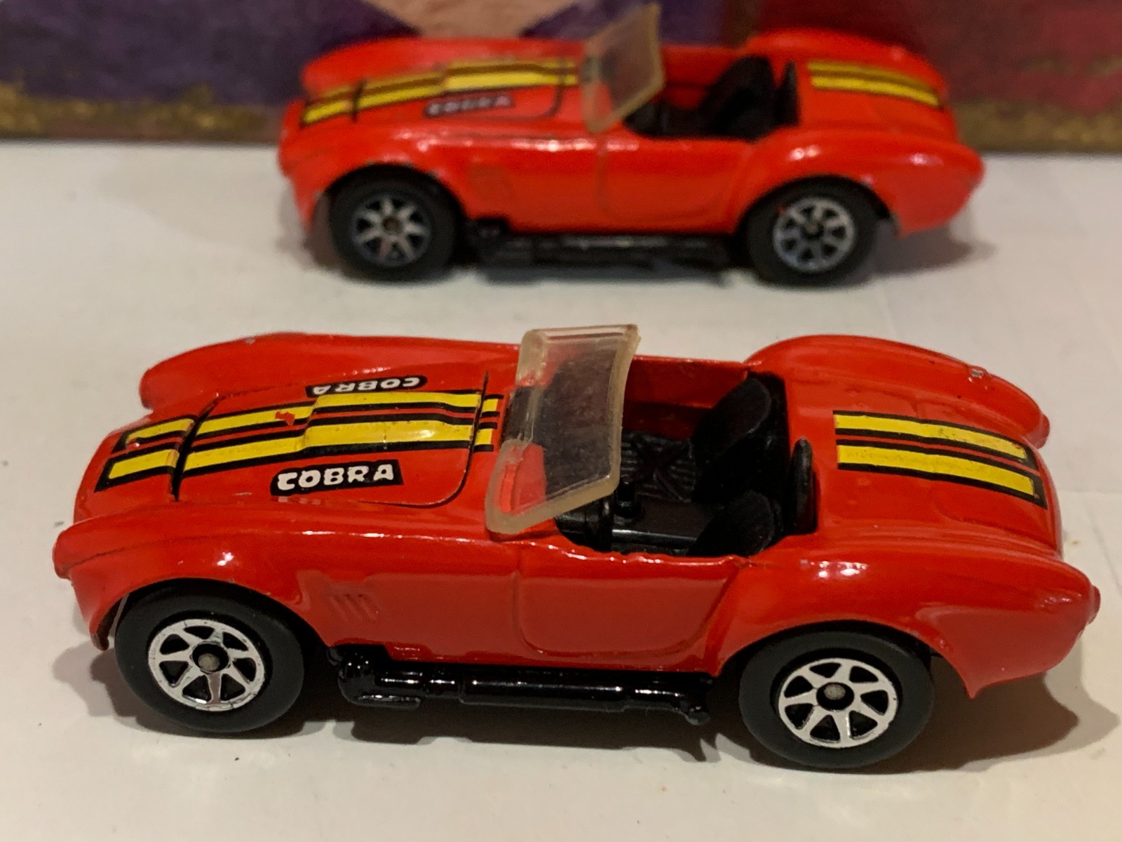 HOT WHEELS SHELBY COBRA 427 S/C X2. 1995 RED W/PLASTIC & METAL BASE VARIATION