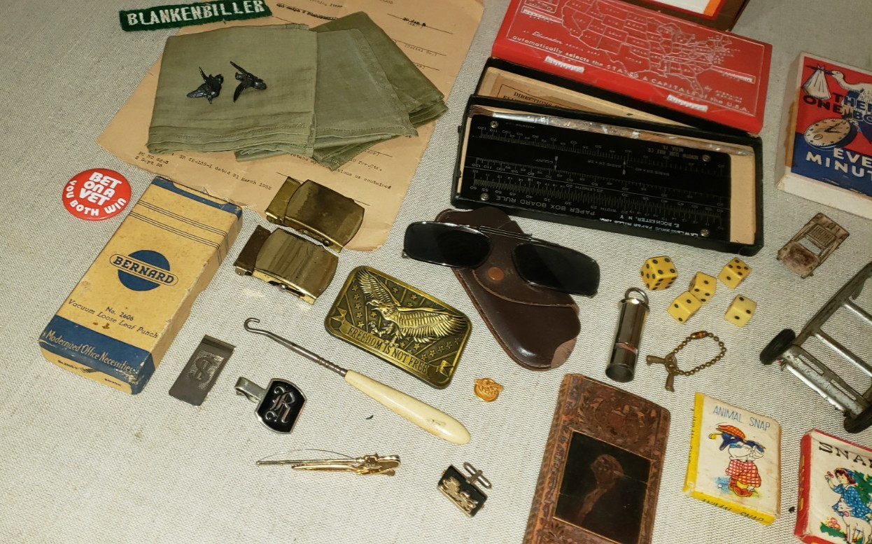 VTG CIGAR BOX FINDS MILITARY JEWELRY BUCKLES RANDOM OLD STUFF SEE DESCRIPTION