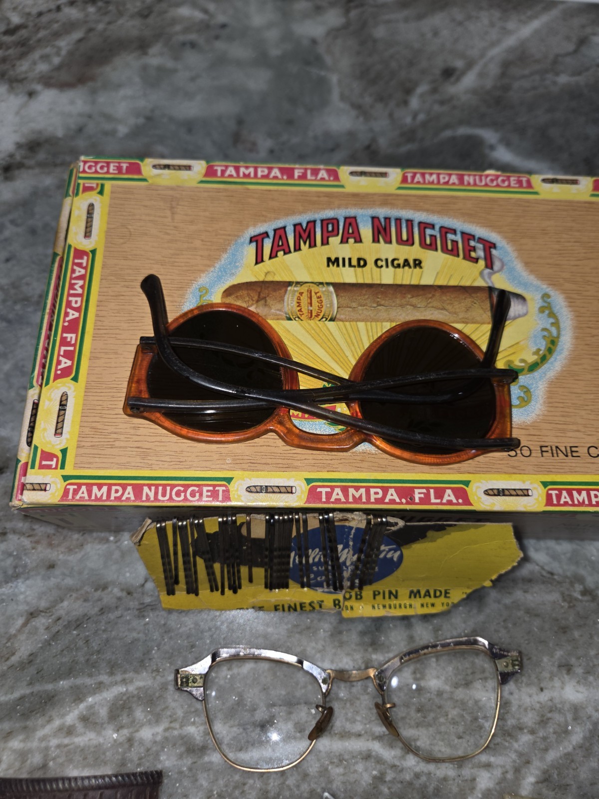 Tampa Nugget Cigar Box Lot w/ Trim Trio Tool, Combs, Eyeglasses, Sunglasses