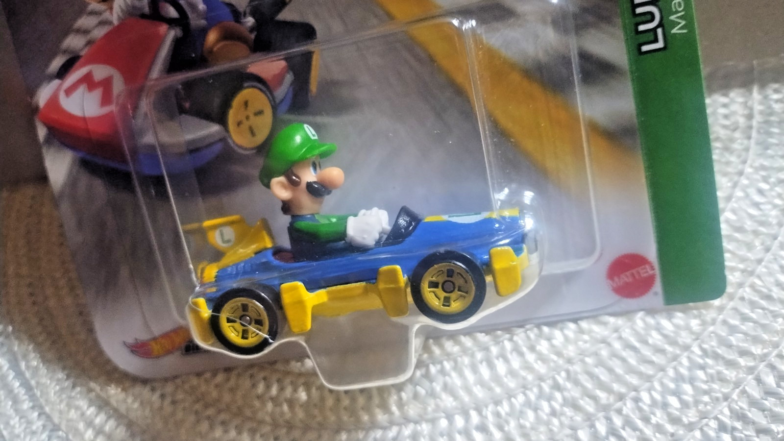 HOT WHEELS MARIOKART LUIGI MACH 8 DIECAST 1:64 SCALE NEW MATTEL