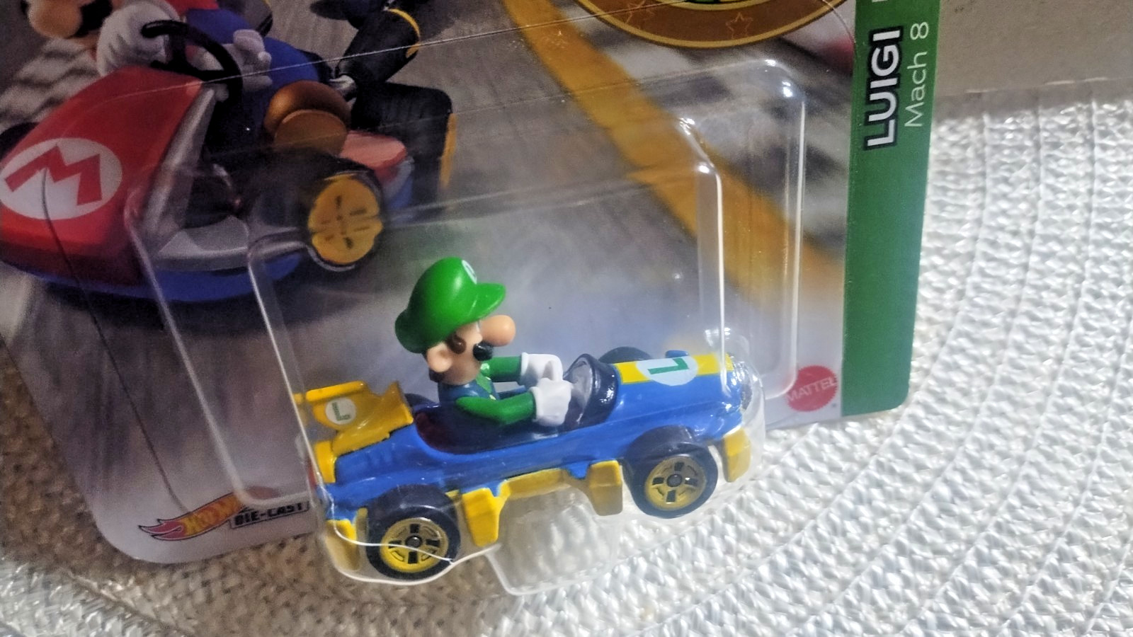 HOT WHEELS MARIOKART LUIGI MACH 8 DIECAST 1:64 SCALE NEW MATTEL