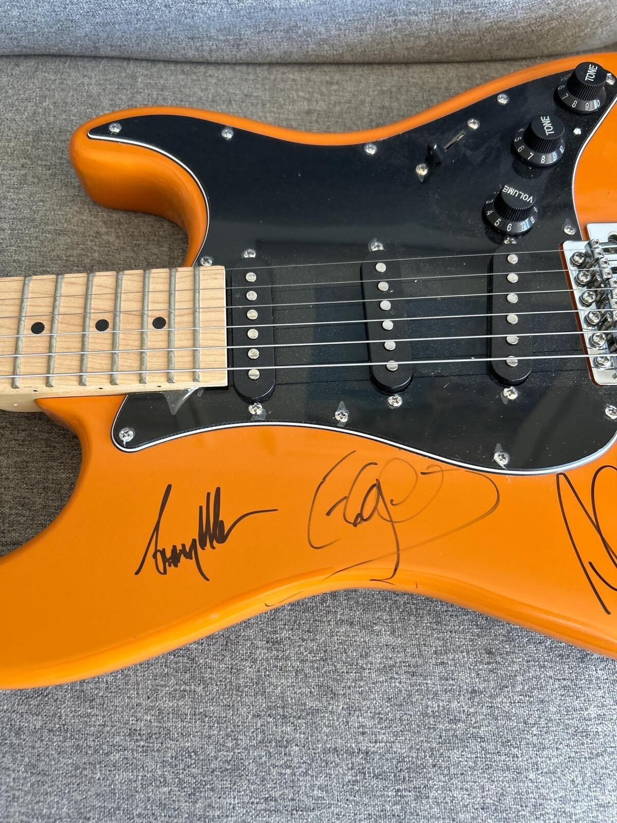 U2 Signed Autograph Electric Guitar X4 Bono Edge Adam Larry w/Multiple COA’s.
