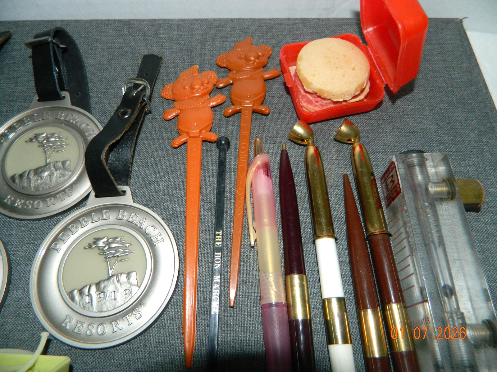 VTG JUNK DRAWER LOT PENS COINS KEYS KNIVES SUNGLASSES BOLO CLASP RING WATCH ECT