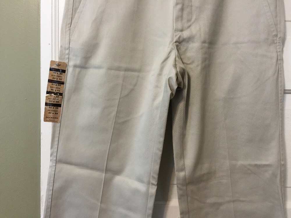 Dockers Signature Khaki Flat front Pants 30″ x 32″ $75 NWT, BEIGE NICE