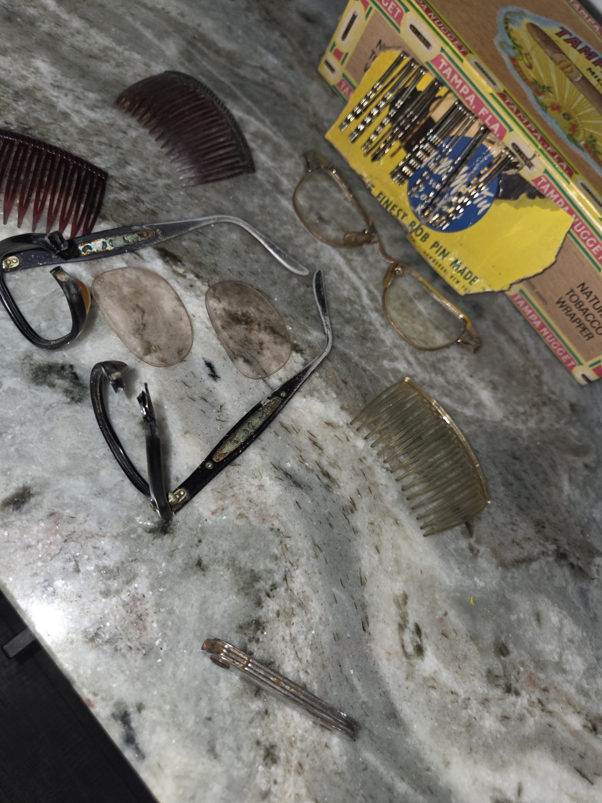 Tampa Nugget Cigar Box Lot w/ Trim Trio Tool, Combs, Eyeglasses, Sunglasses