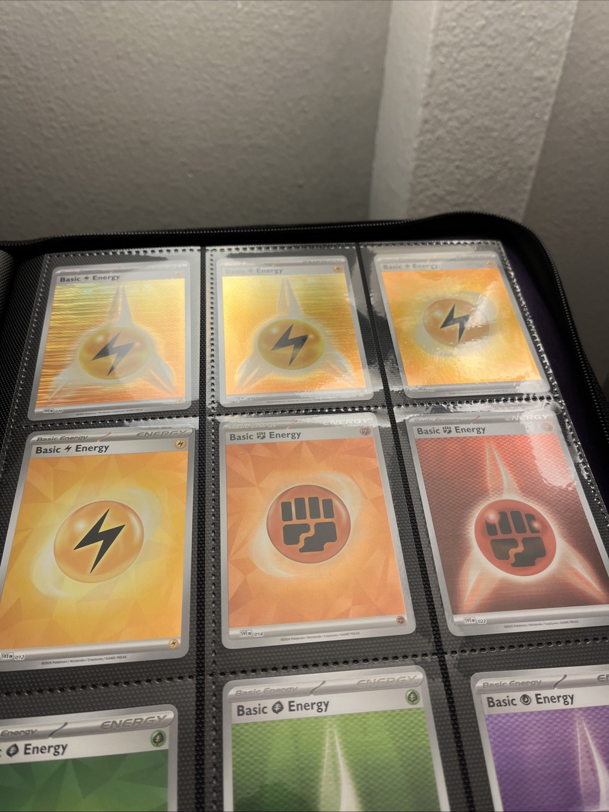 Pokémon Holo Basic Energy Lot Of 18 SV Era