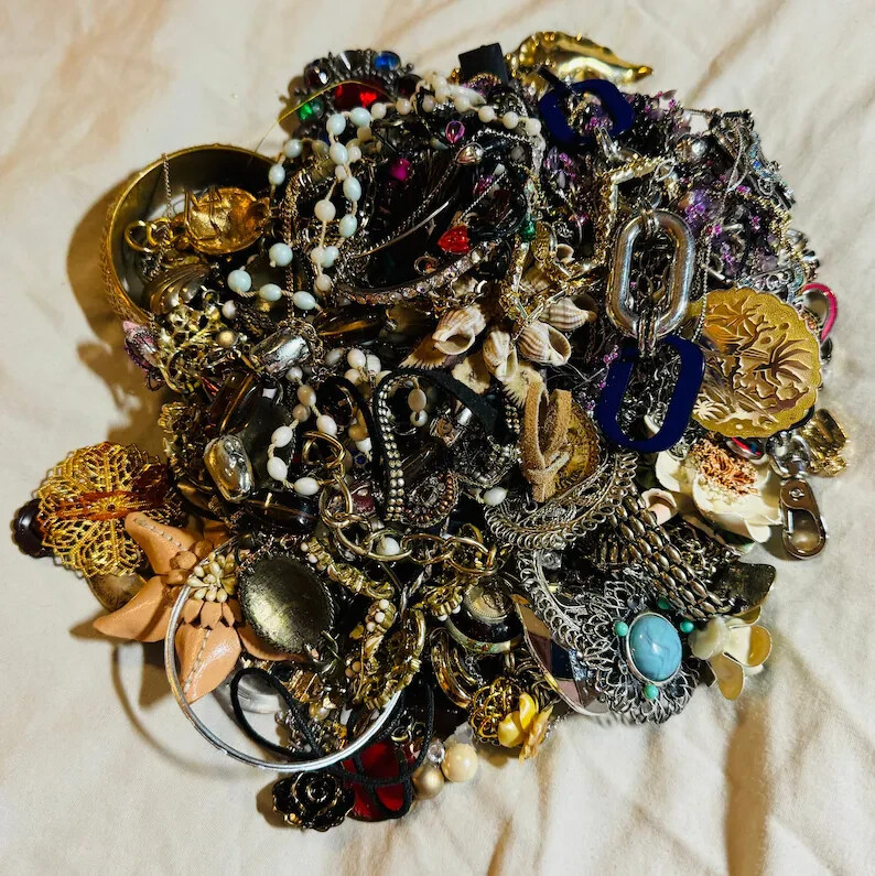 Estate Lot-Vintage Junk Drawer Lot Collectibles-Jewelry,Trinkets,Coins, bulk#3EE