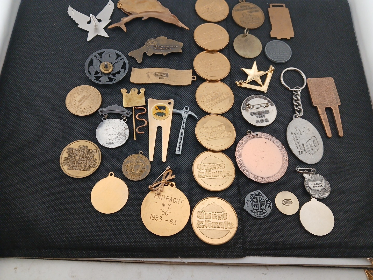 LOT OF GRANDPA’S vintage Souvenir coins pins Keychains collection