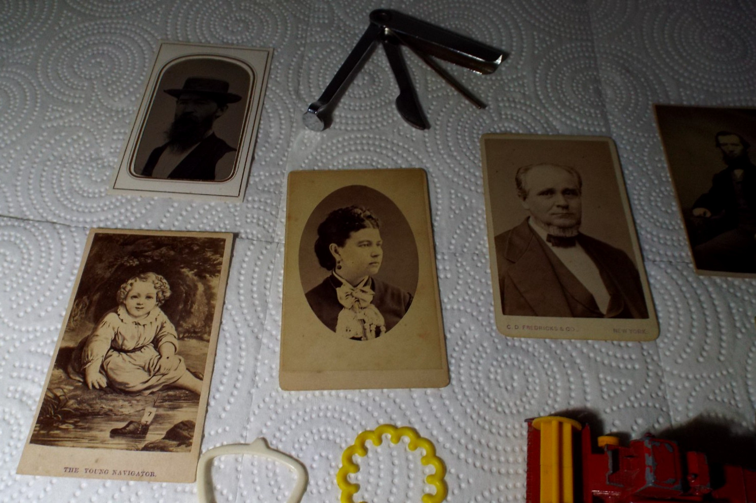 VINTAGE JUNK DRAWER LOT OF VARIOUS ITEMS READ!!