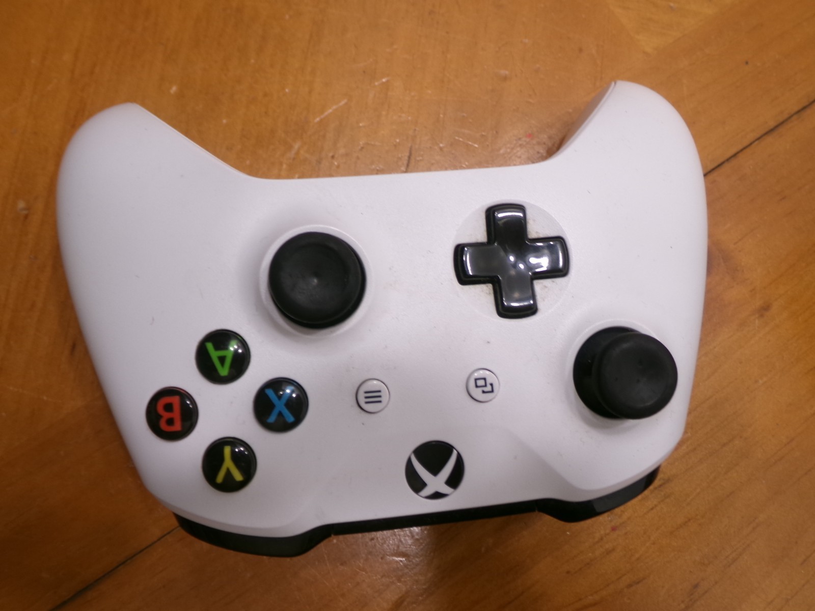XBOX ONE S WHITE VERSION + HEADPHONES & 4 COOL GAMES NONE TESTED GREAT FOR PARTS