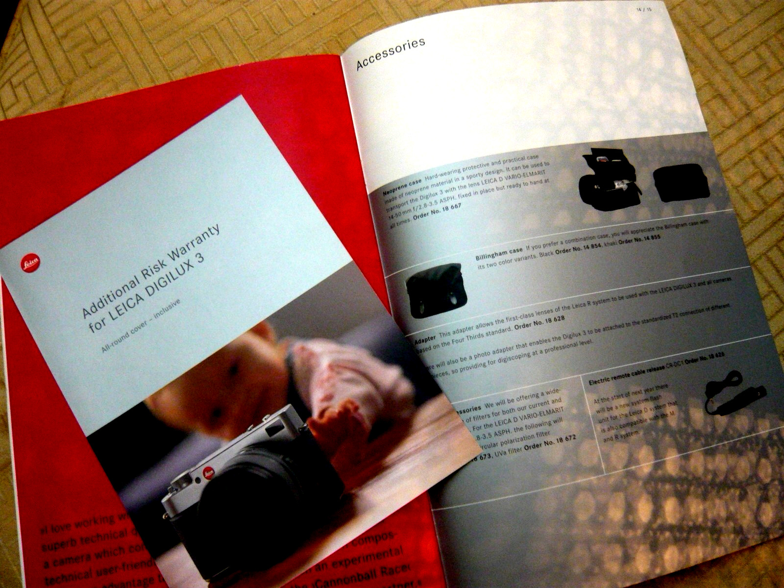 Leica D System , 16 page genuine publication, english. Superb!