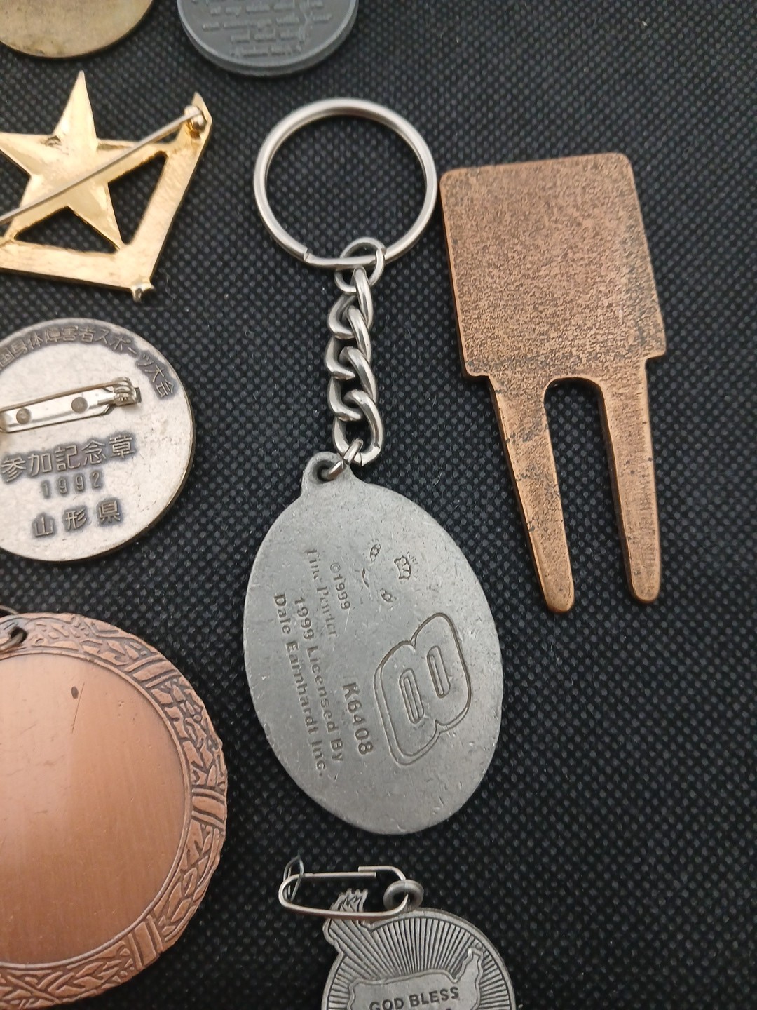 LOT OF GRANDPA’S vintage Souvenir coins pins Keychains collection