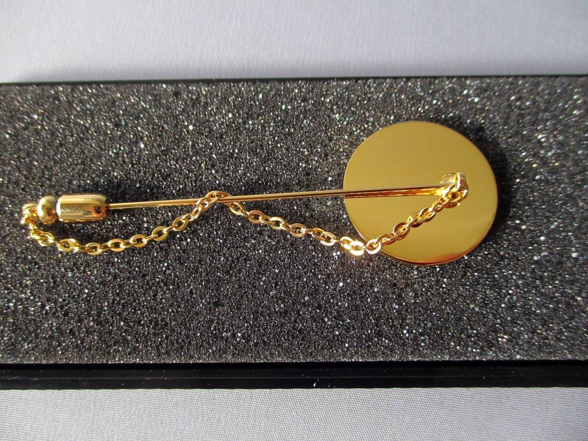 Wachifield Dayan Udegumi Gold Pin Charm Japan Collectible 0.87 in