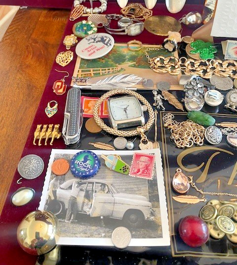 Estate Finds-Mixed smalls: Jewelry, Coins, Stamps, Watch, 10+vintage – lot A87T9