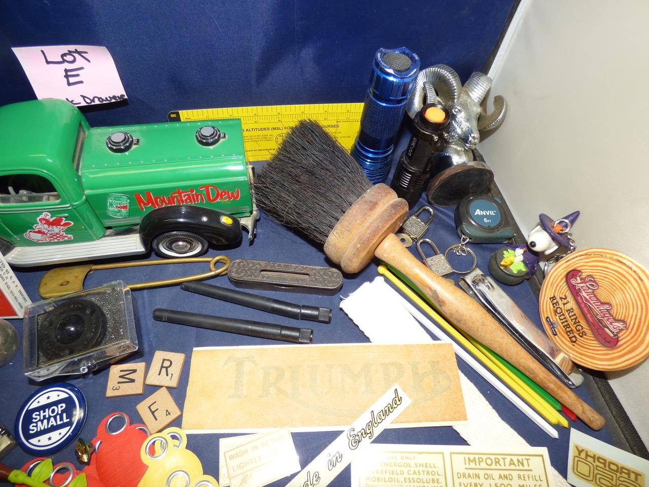 VINTAGE JUNK DRAWER LOT 200+ ITEMS (LOT E)
