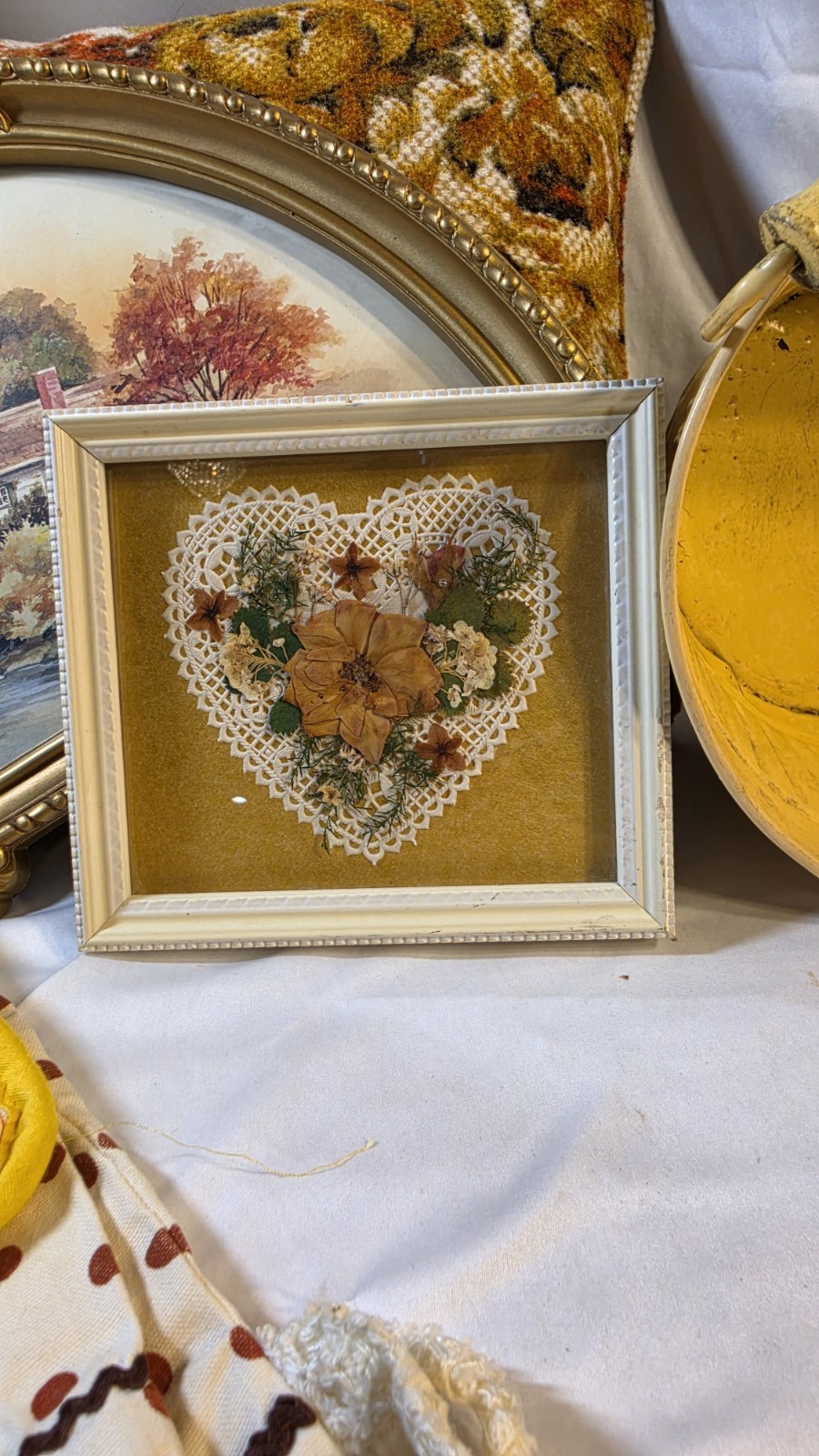 Vintage Decor & Kitchen Textiles Lot: Floral Pillow, Tapestry, Linens